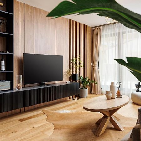 Pure Living Apartment W. Private Parking บราชอฟ ภายนอก รูปภาพ